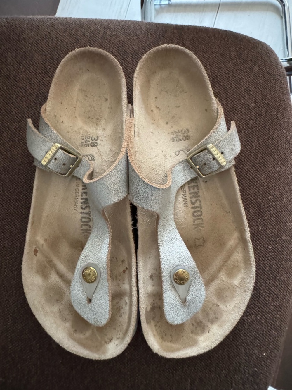 EUC Birkenstock Women's Gizeh Leather Sandal